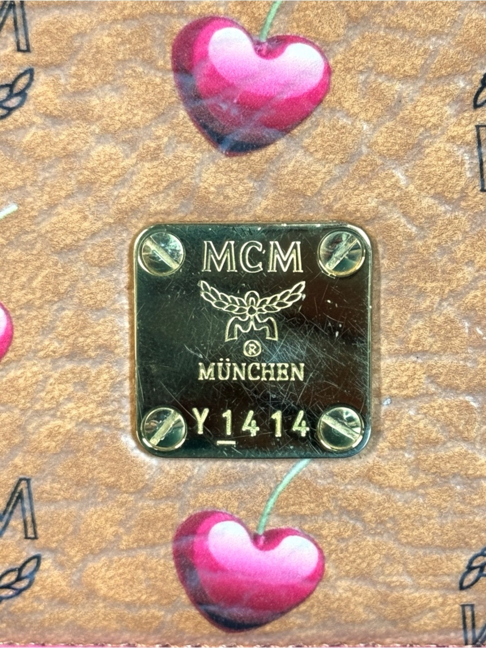 MCM Rare Sweet Visetos Cherry Heart Trifold Wallet Limited Edition 2012 with COA - Picture 2 of 16